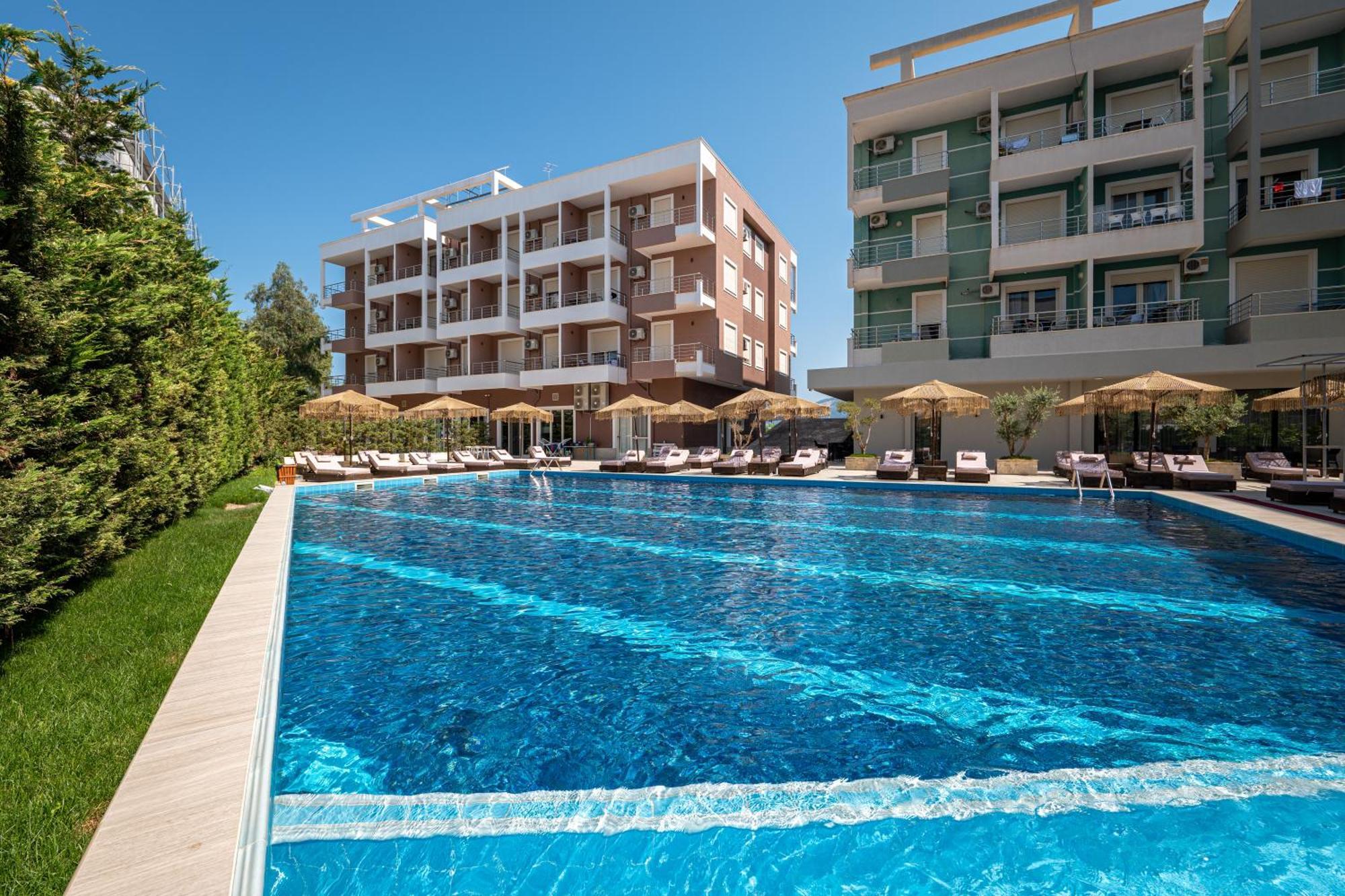 Gest Hotel Radhimë Exterior foto